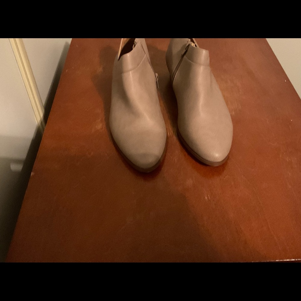 Shoes - Picture 2 of 4
